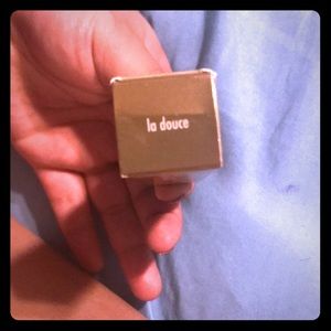 Stila liquid eyeshadow in la douce